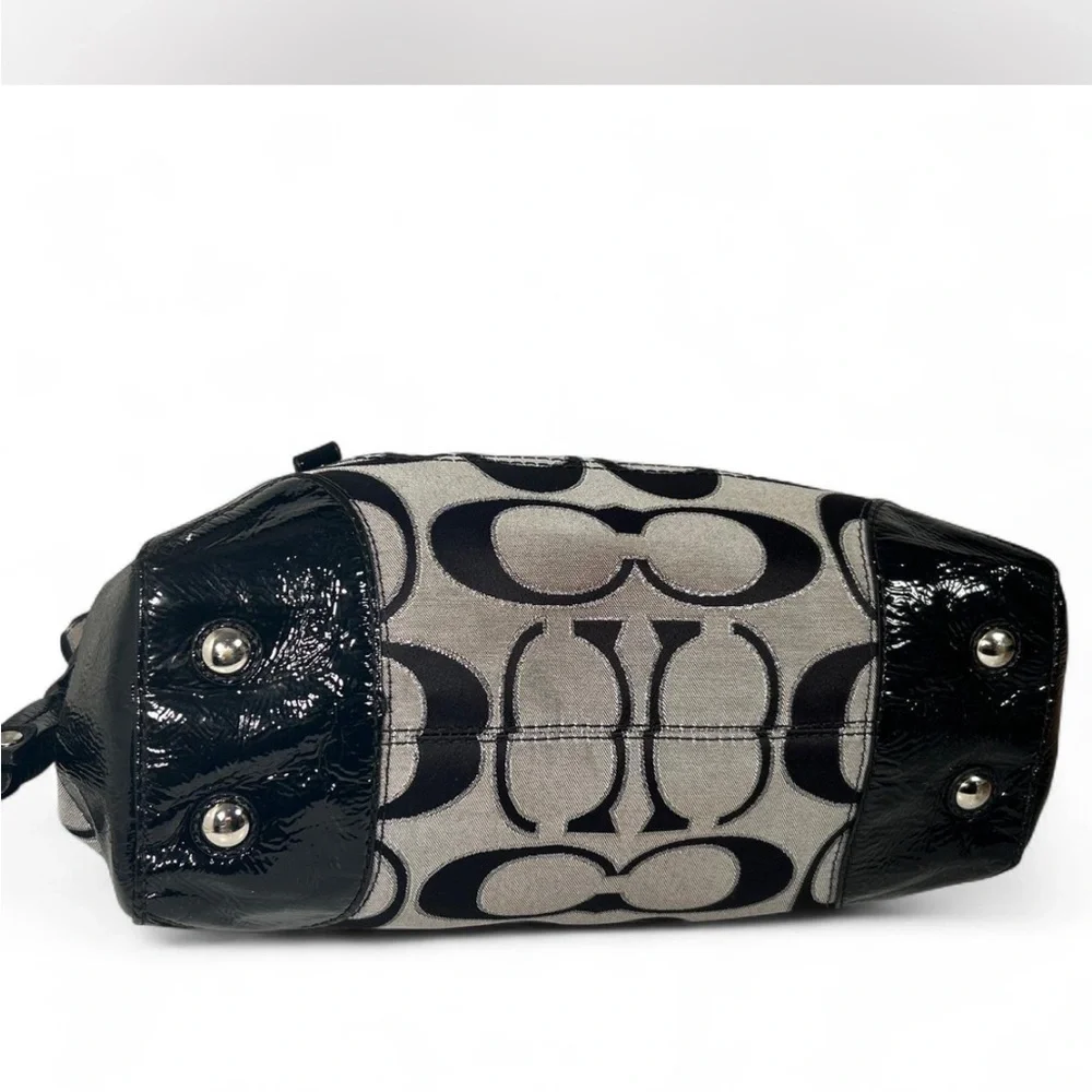 Coach Chelsea Signature Tote In Black and Gray w/ Patent Leather Trim - Picture 5 of 8